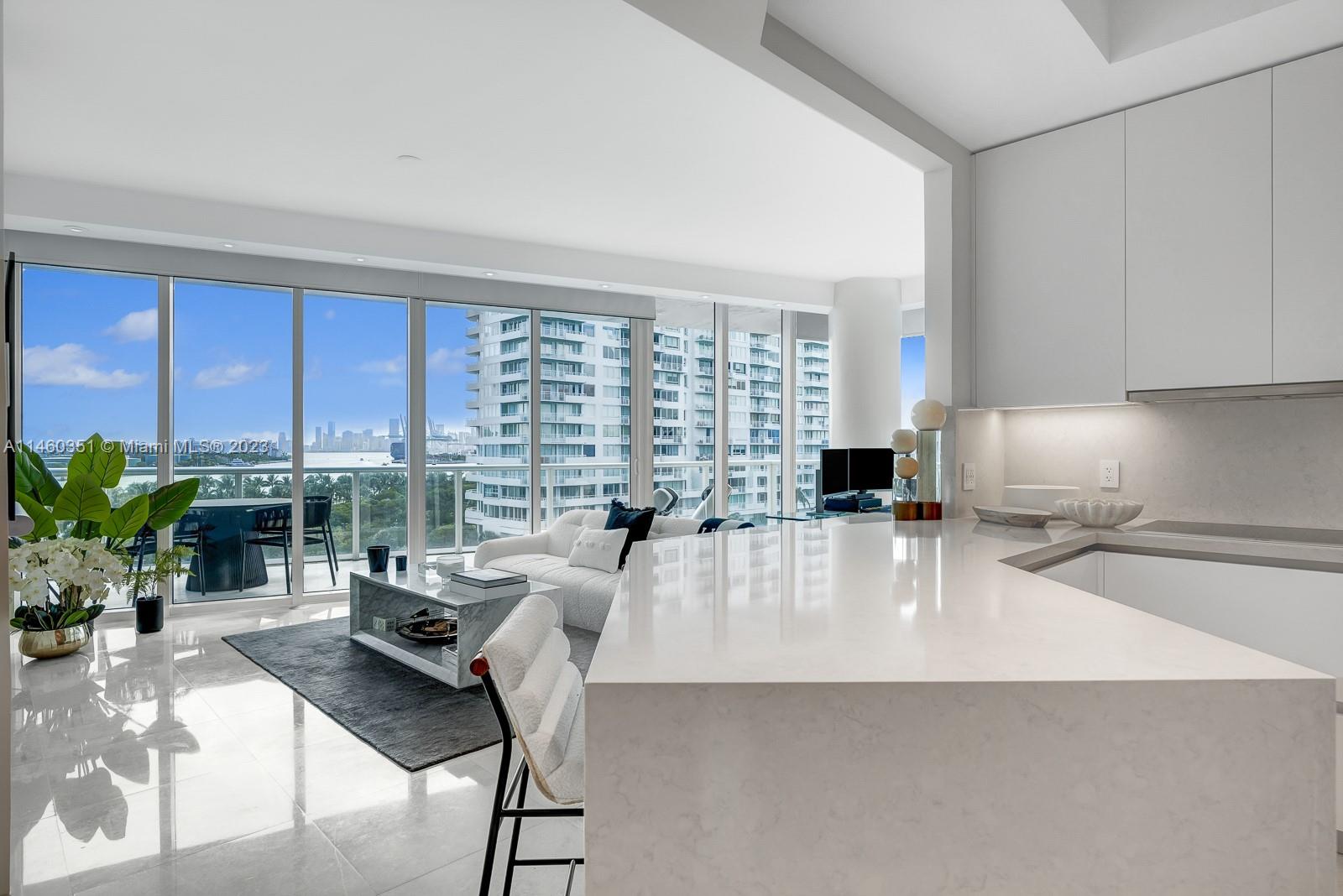 CONTINUUM ON SOUTH BEACH - Residential