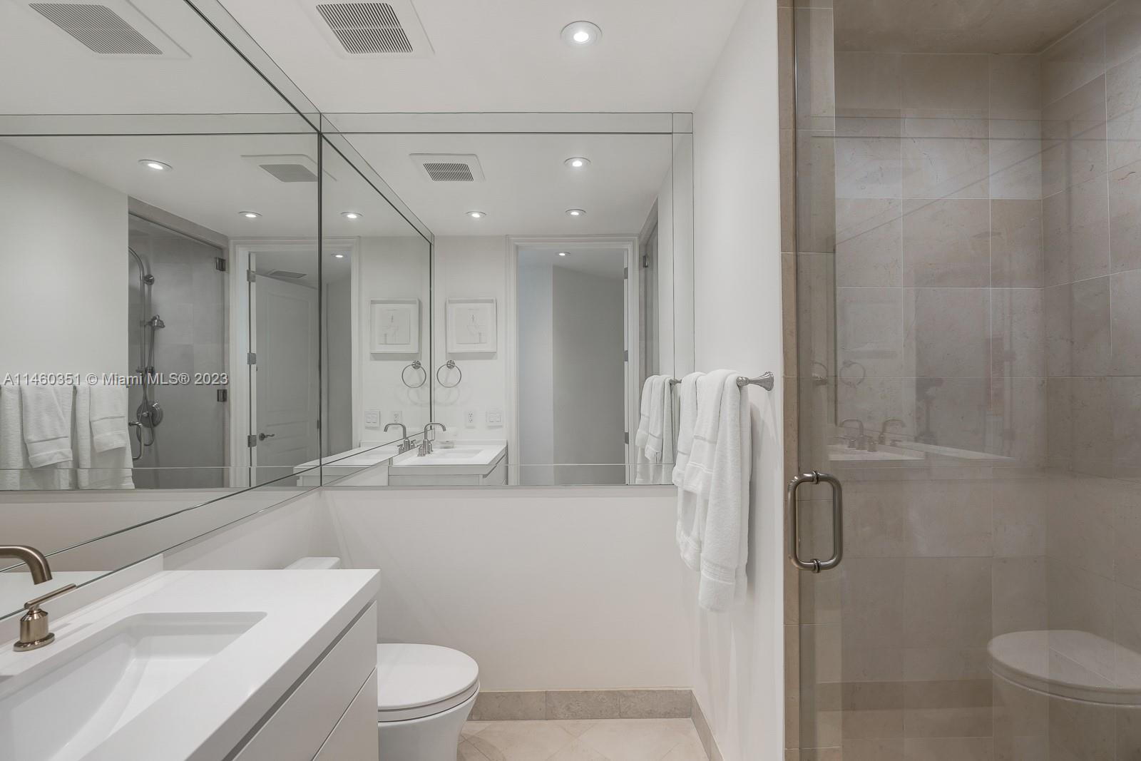 CONTINUUM ON SOUTH BEACH - Residential