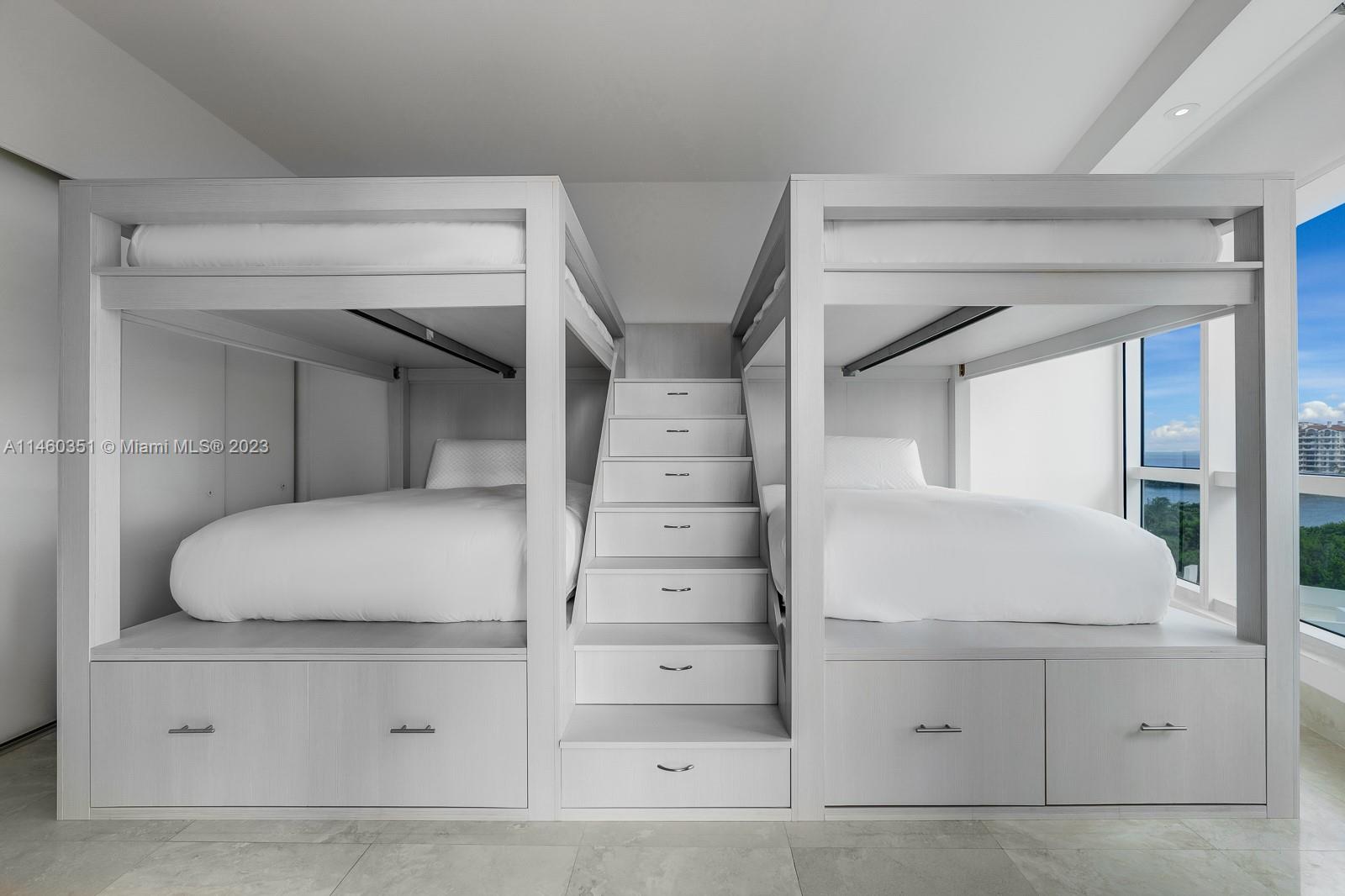 CONTINUUM ON SOUTH BEACH - Residential