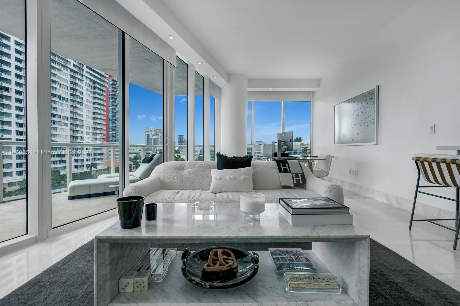 CONTINUUM ON SOUTH BEACH - Residential