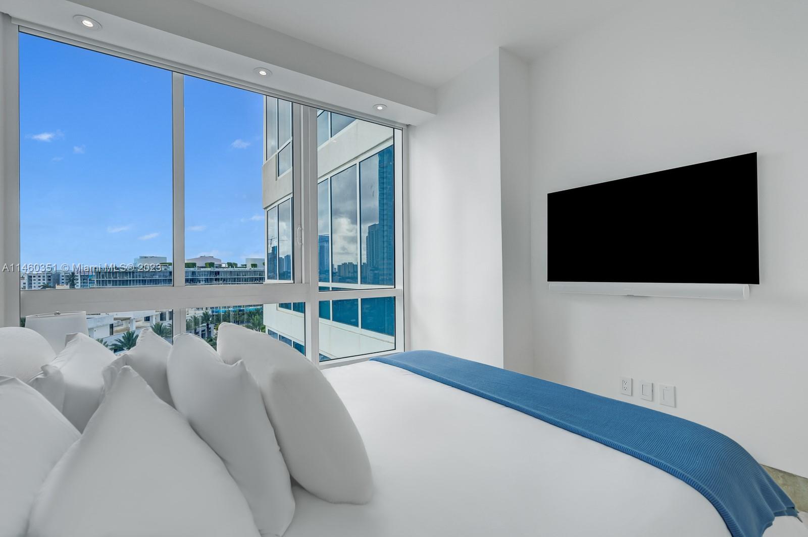 CONTINUUM ON SOUTH BEACH - Residential