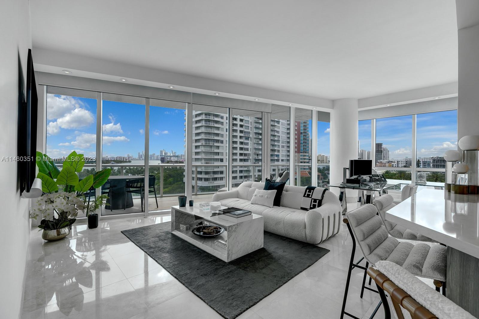 CONTINUUM ON SOUTH BEACH - Residential