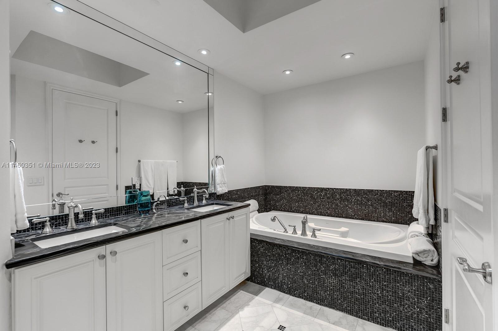 CONTINUUM ON SOUTH BEACH - Residential