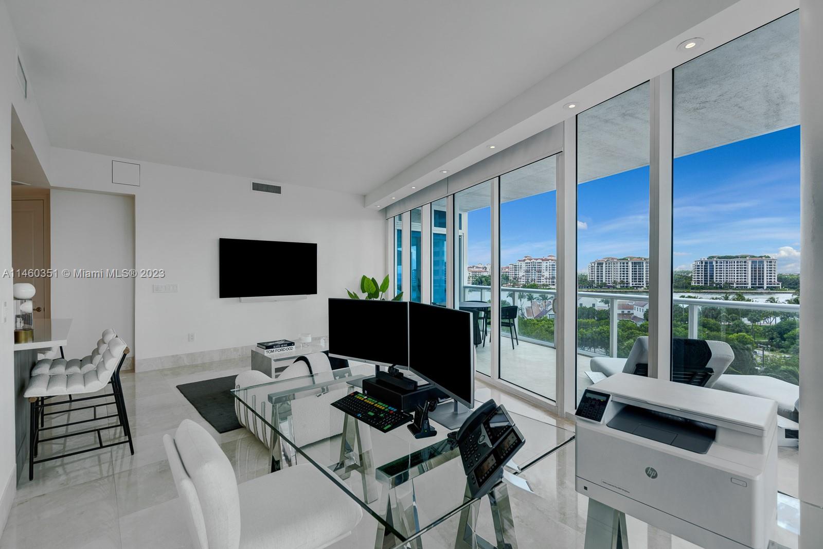 CONTINUUM ON SOUTH BEACH - Residential