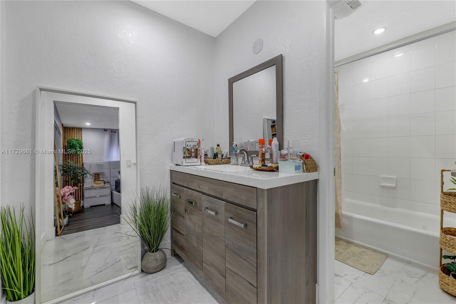 LAWN ACRES - Residential