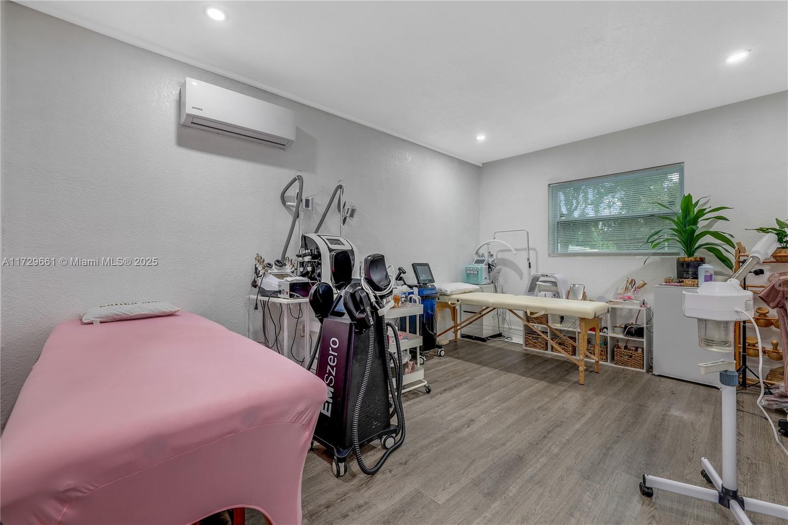 LAWN ACRES - Residential