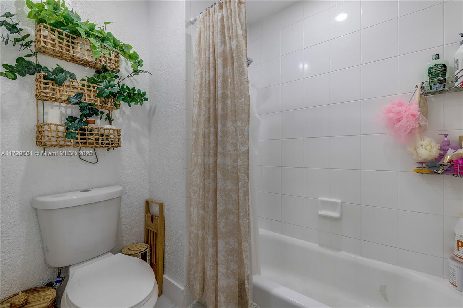 LAWN ACRES - Residential