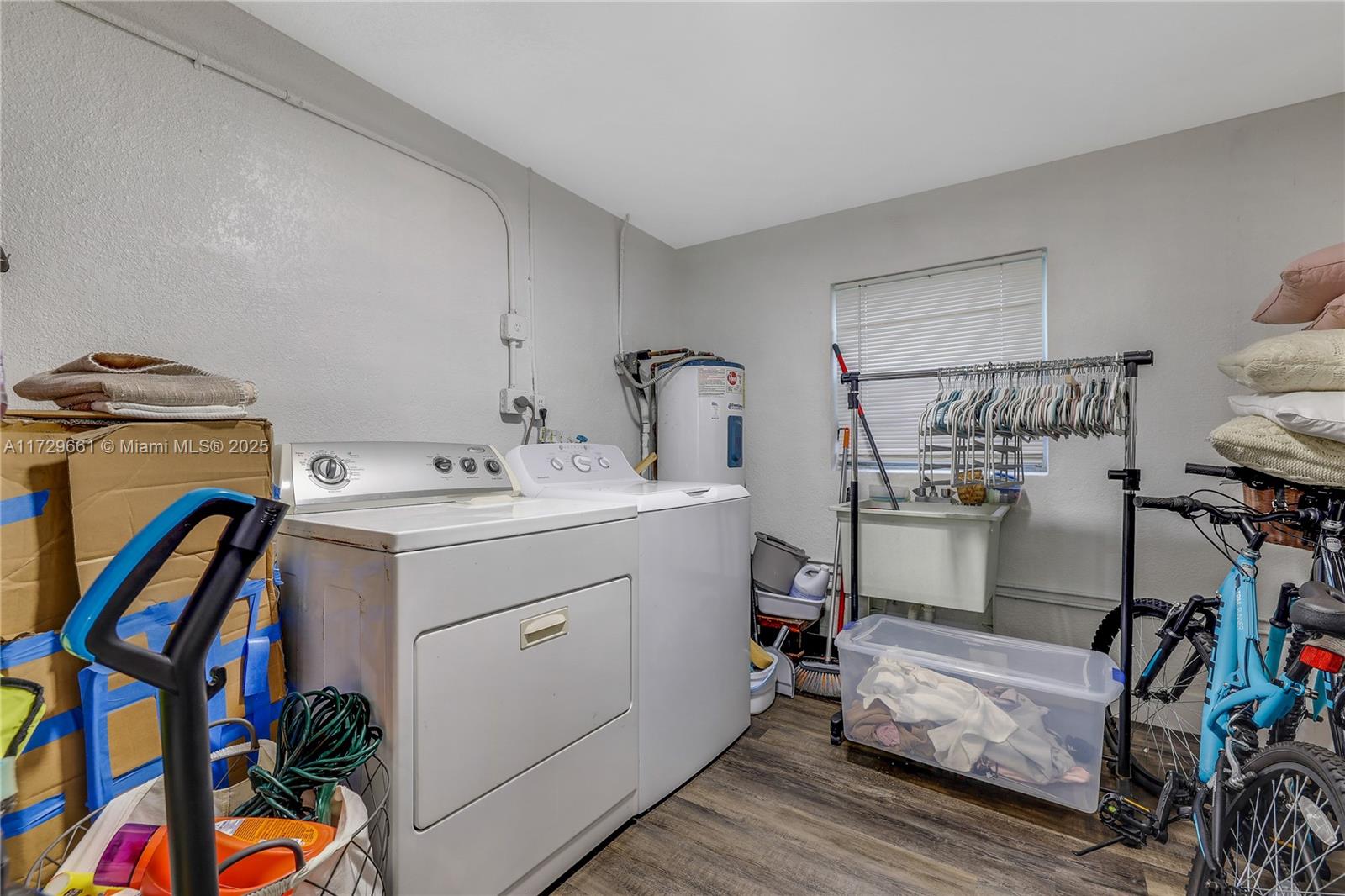 LAWN ACRES - Residential