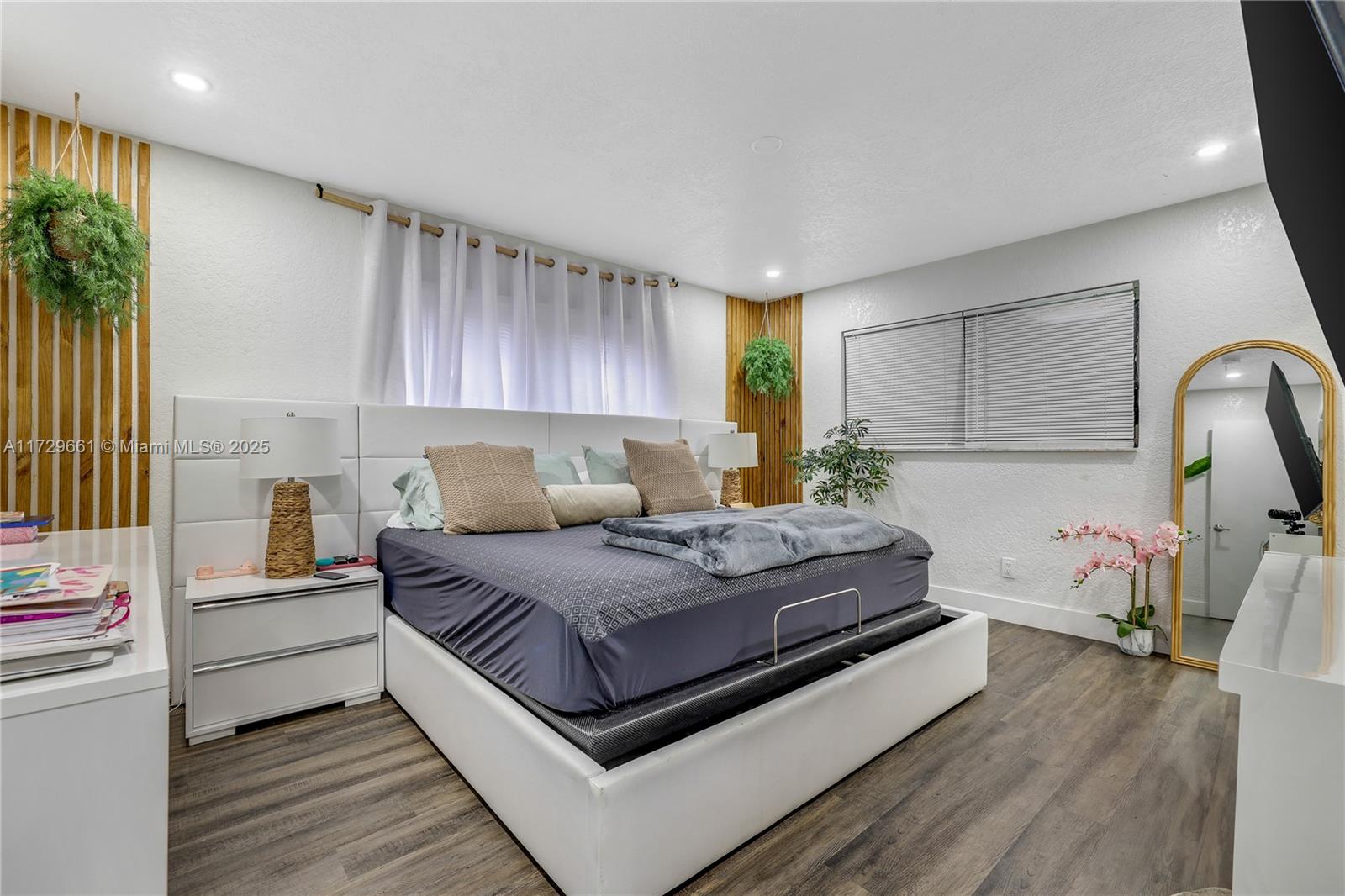 LAWN ACRES - Residential