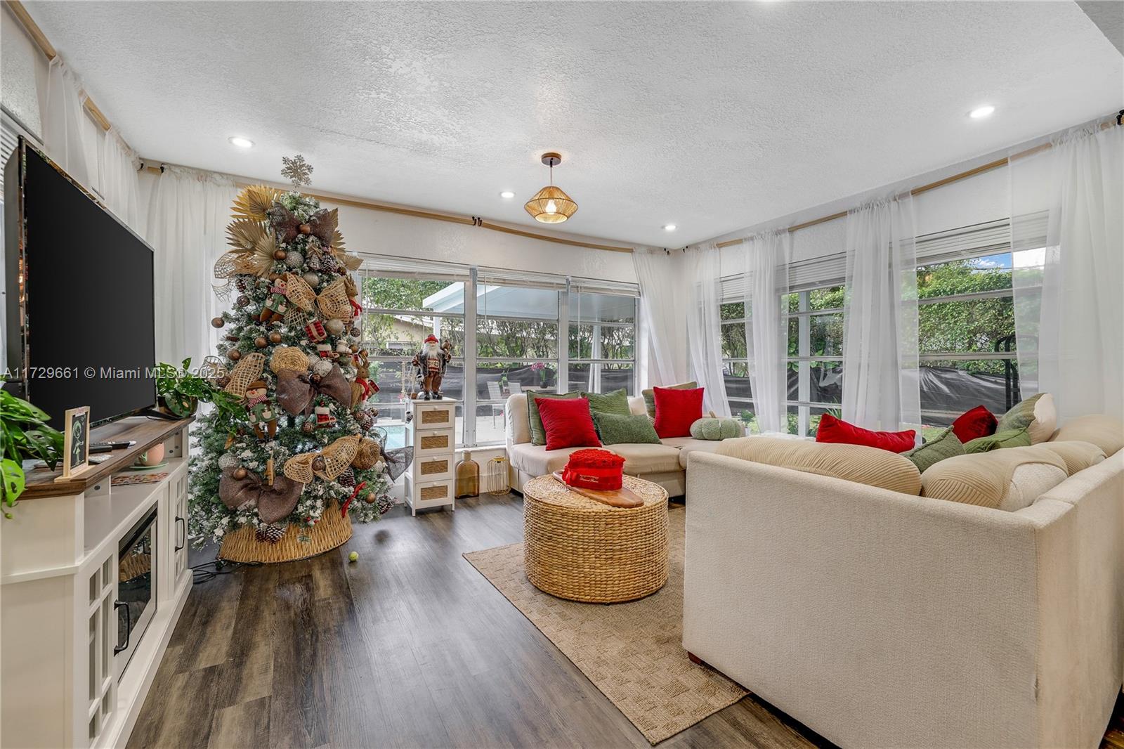 LAWN ACRES - Residential