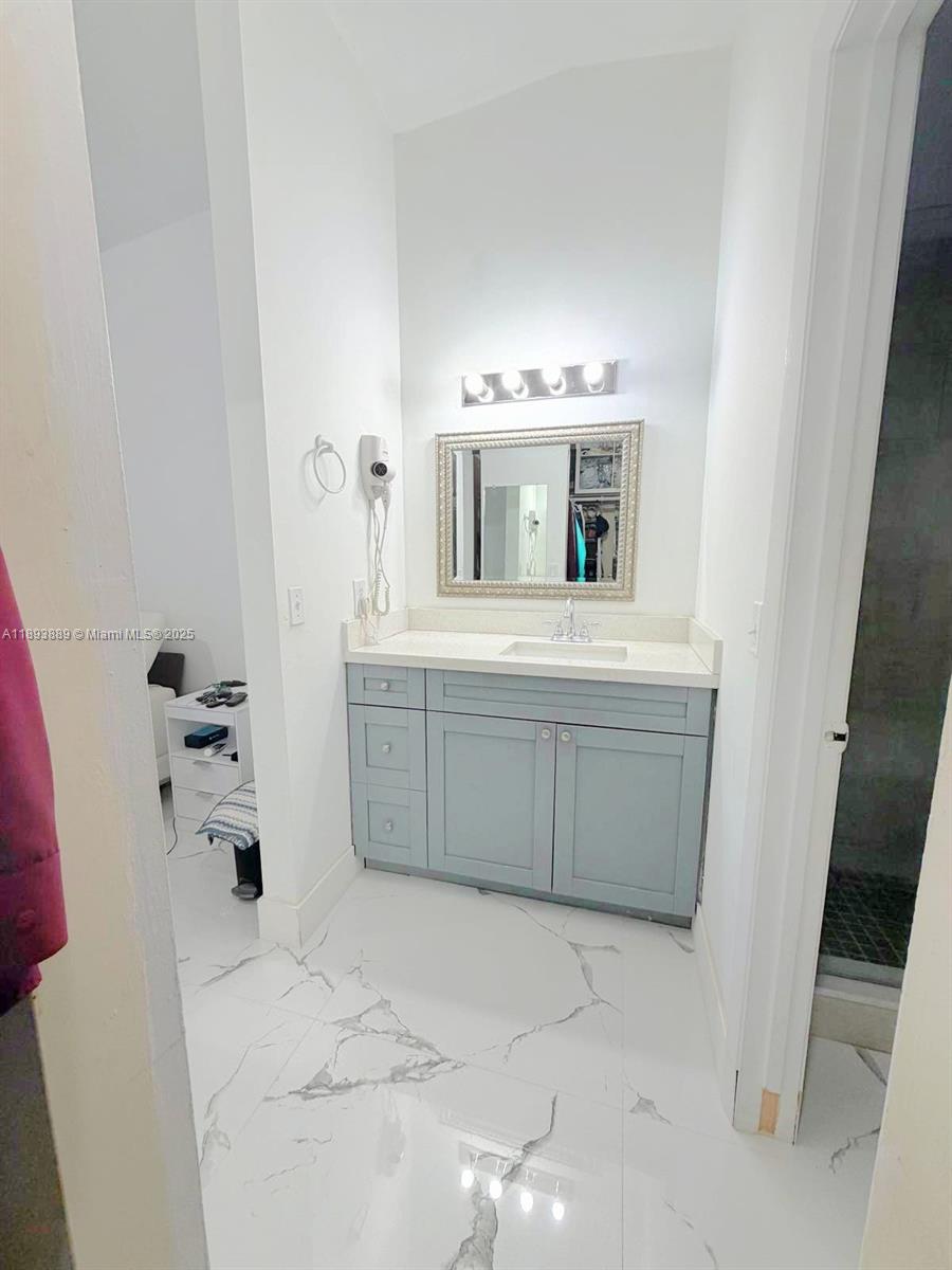 LAMBIANCE TOWNHOMES KENDA - Residential