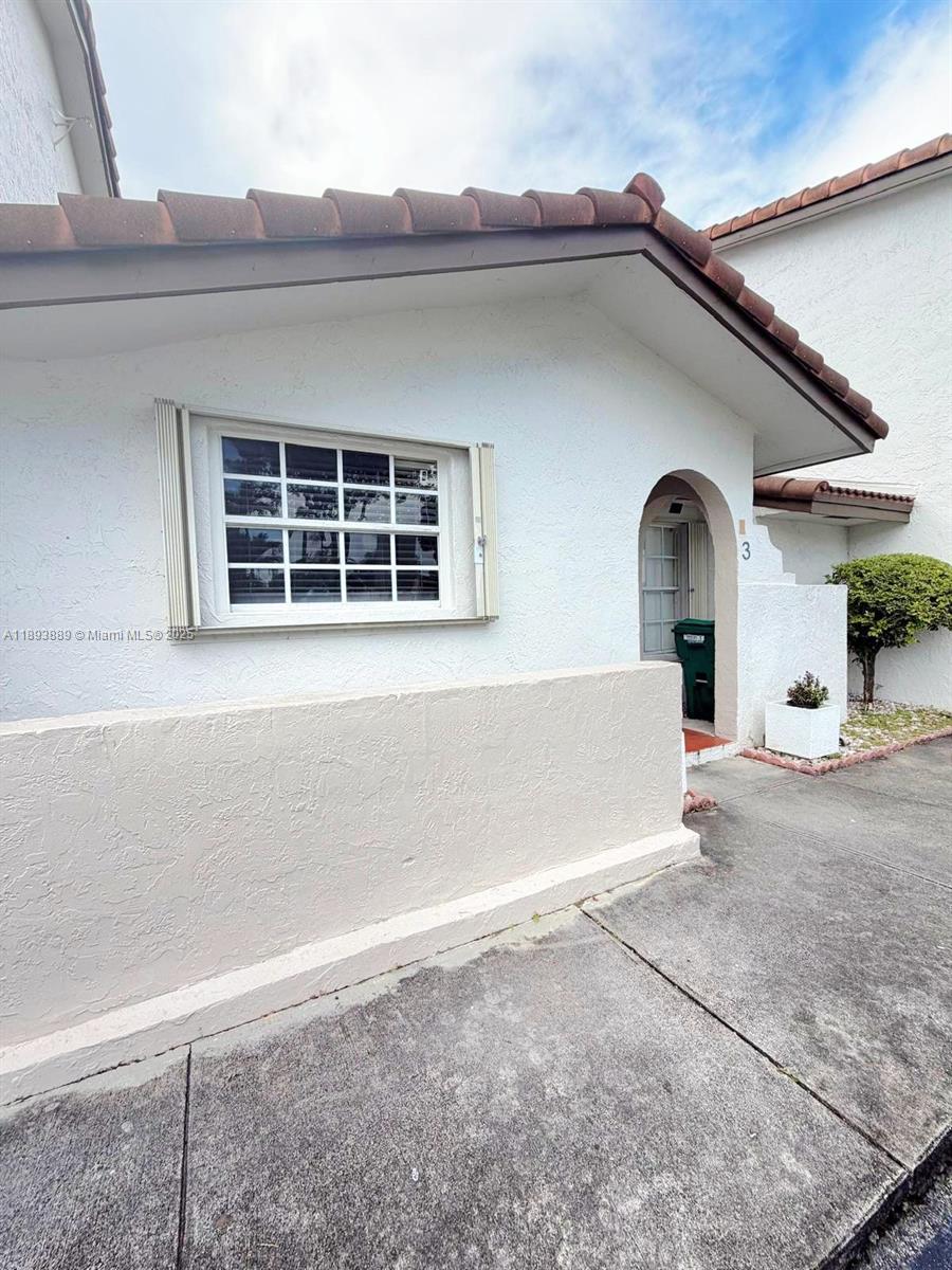 LAMBIANCE TOWNHOMES KENDA - Residential