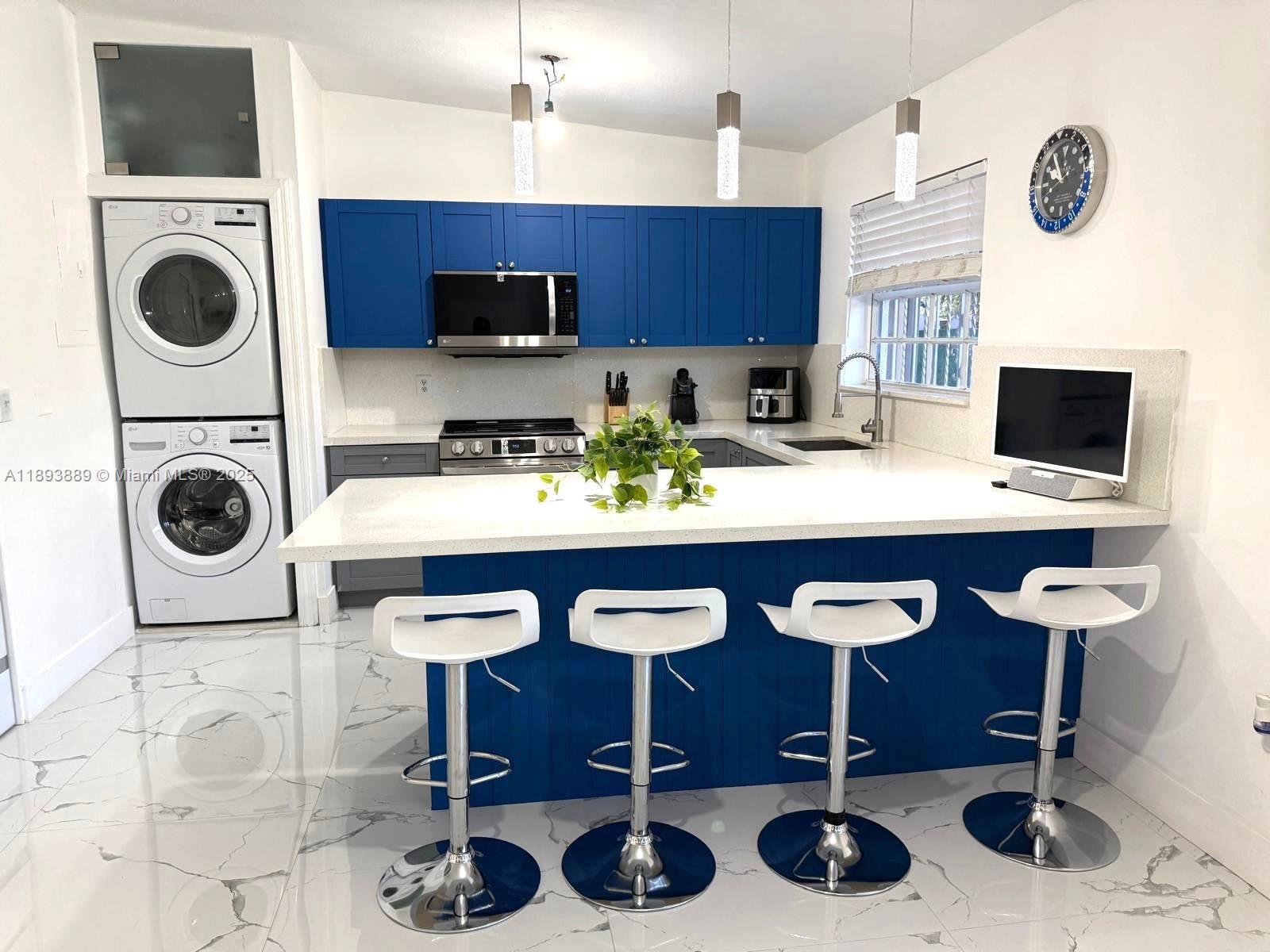 LAMBIANCE TOWNHOMES KENDA - Residential