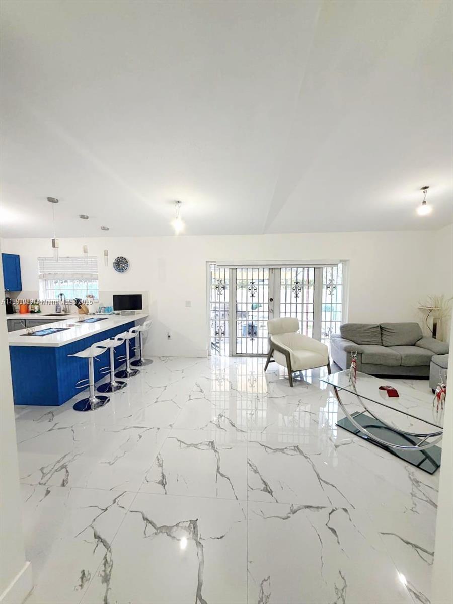 LAMBIANCE TOWNHOMES KENDA - Residential
