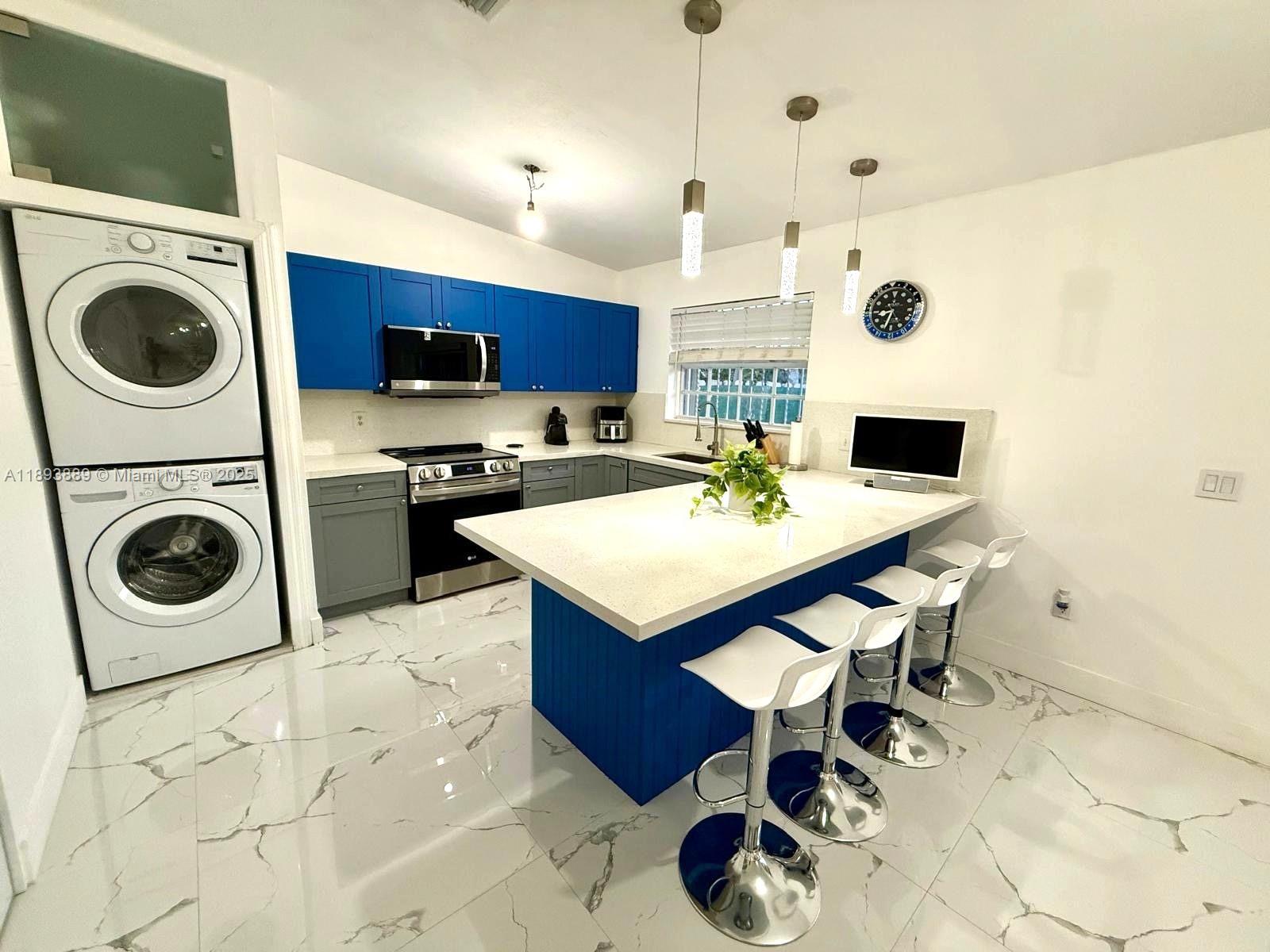 LAMBIANCE TOWNHOMES KENDA - Residential