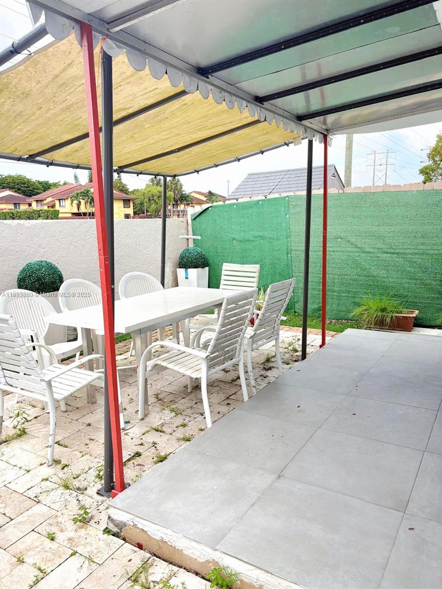 LAMBIANCE TOWNHOMES KENDA - Residential