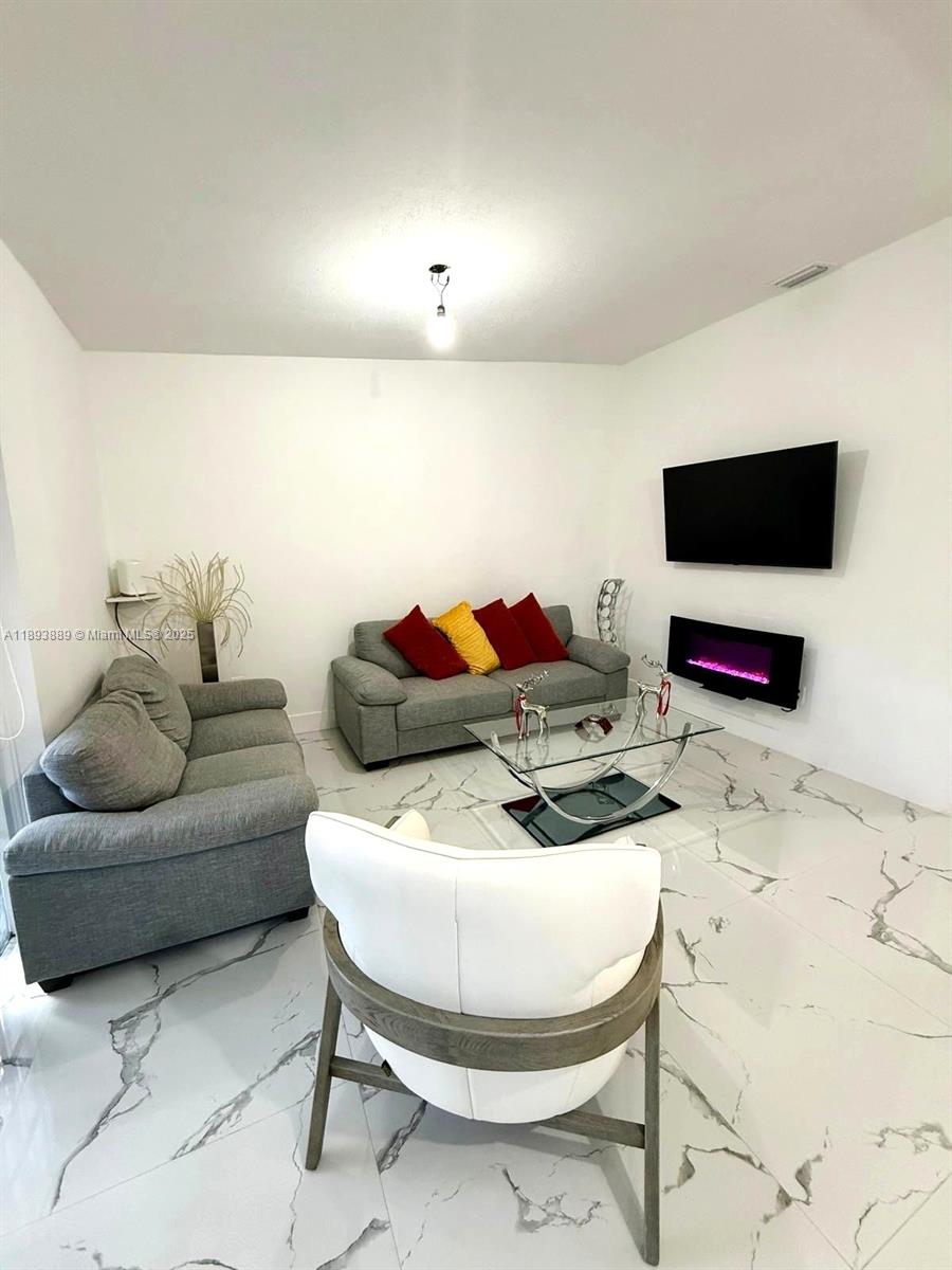 LAMBIANCE TOWNHOMES KENDA - Residential