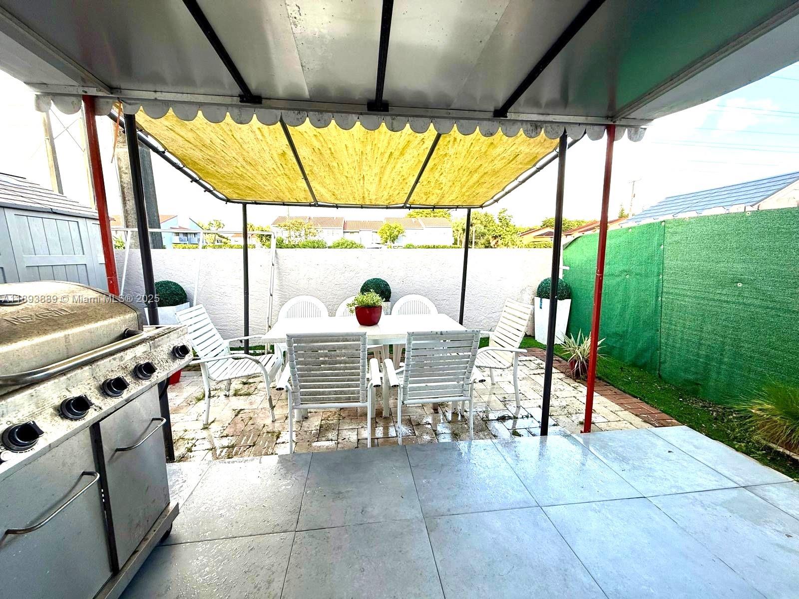 LAMBIANCE TOWNHOMES KENDA - Residential