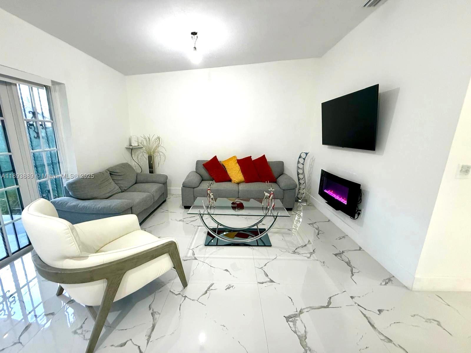 LAMBIANCE TOWNHOMES KENDA - Residential