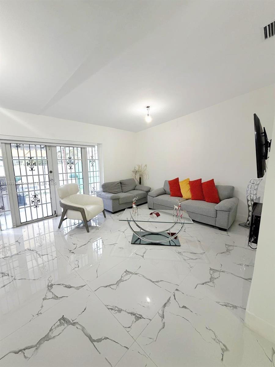 LAMBIANCE TOWNHOMES KENDA - Residential