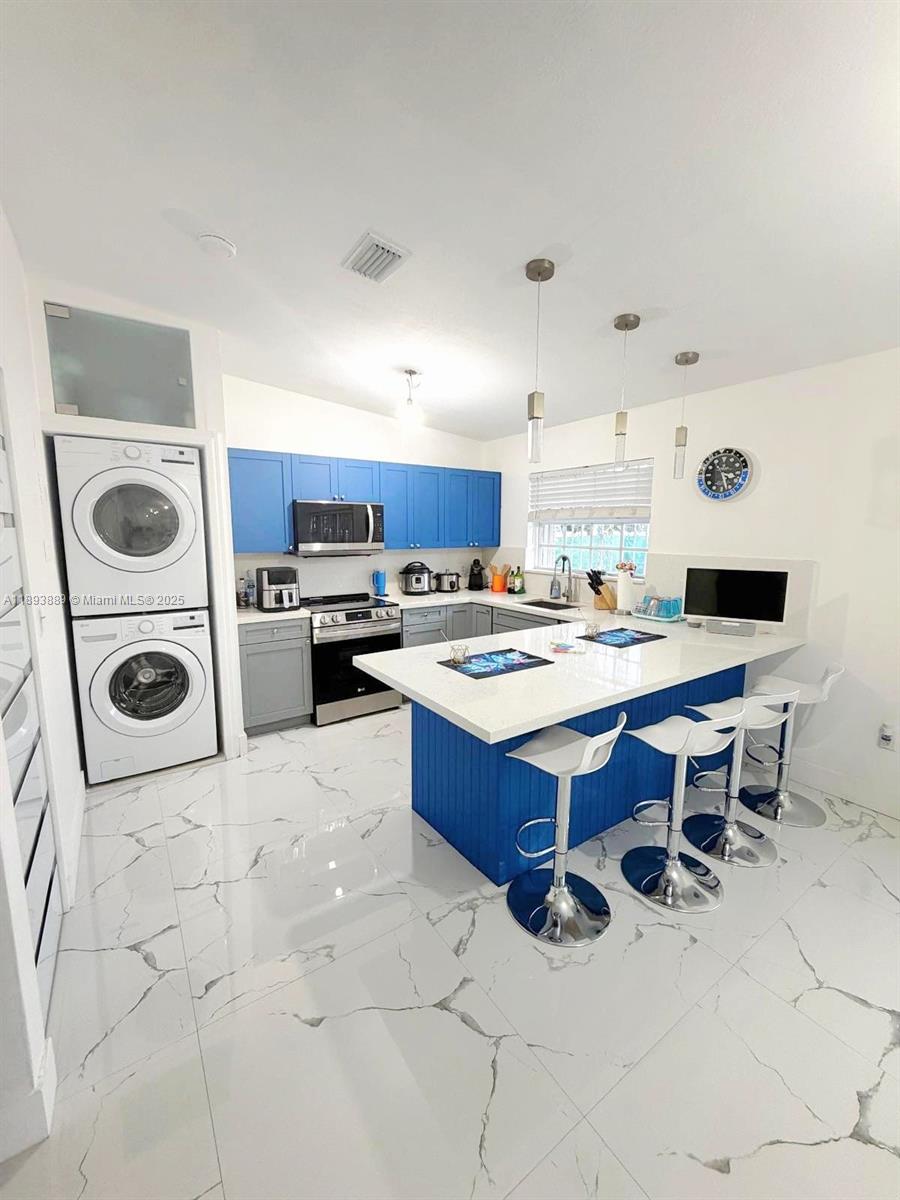 LAMBIANCE TOWNHOMES KENDA - Residential
