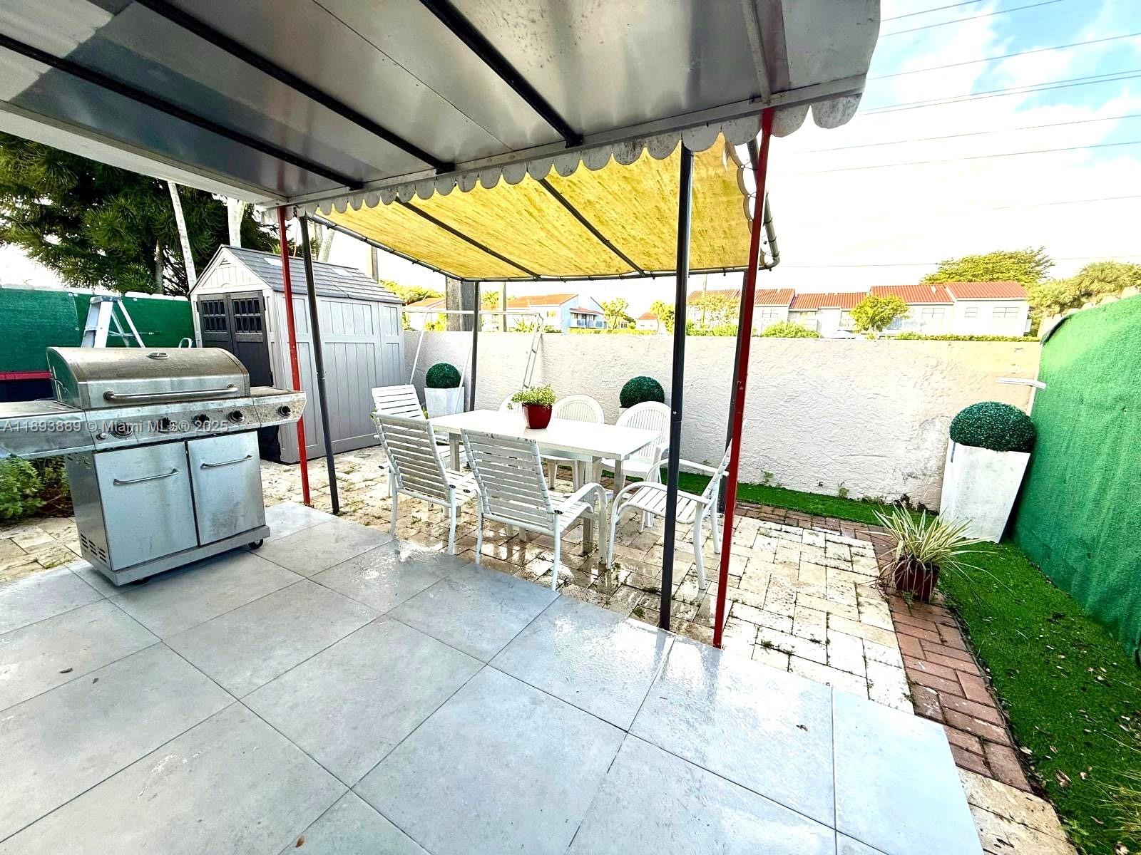 LAMBIANCE TOWNHOMES KENDA - Residential