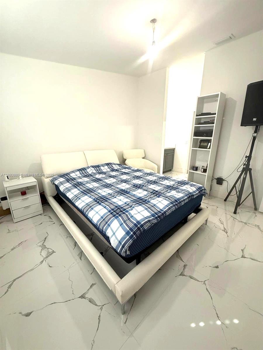 LAMBIANCE TOWNHOMES KENDA - Residential