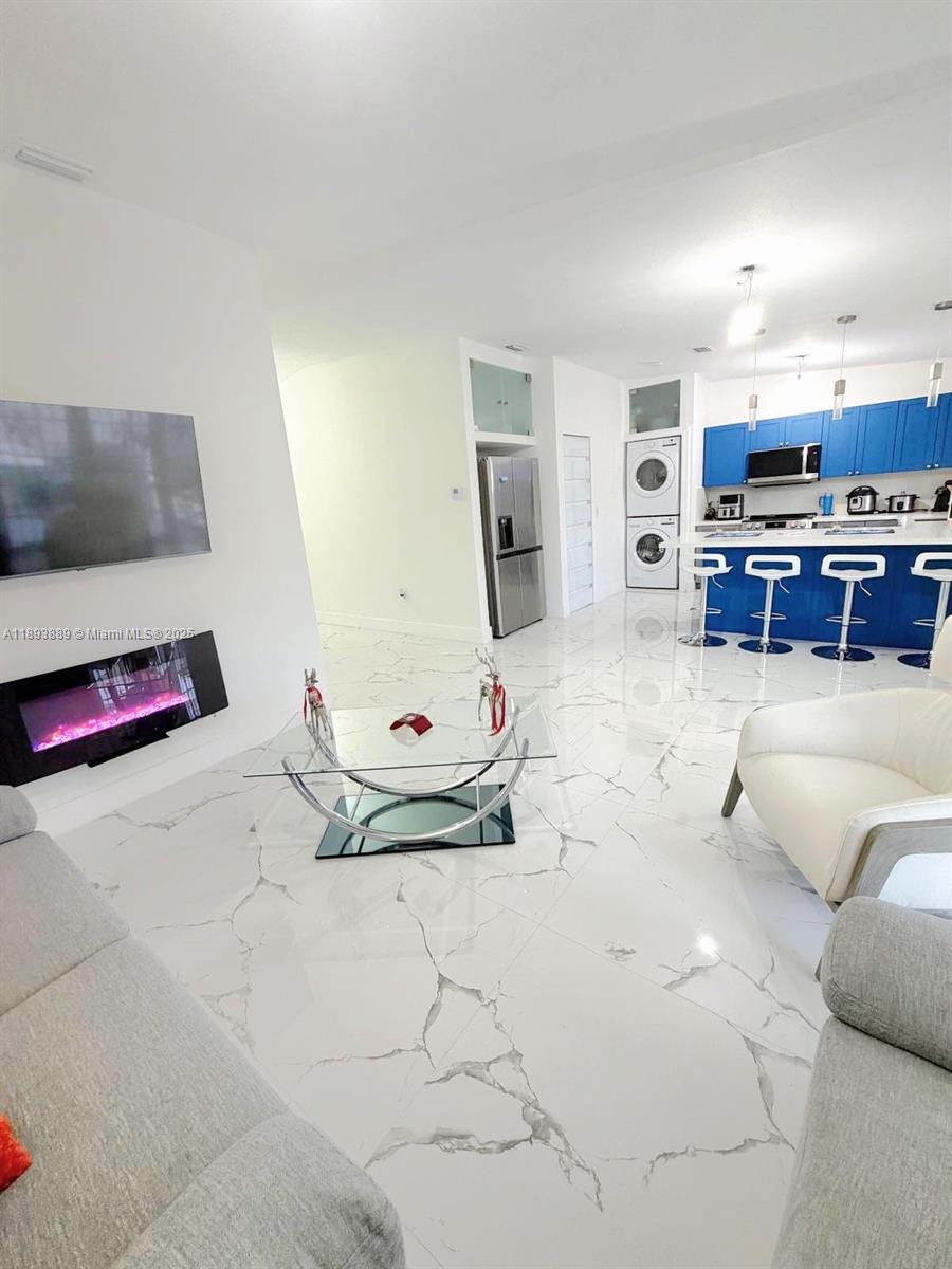 LAMBIANCE TOWNHOMES KENDA - Residential