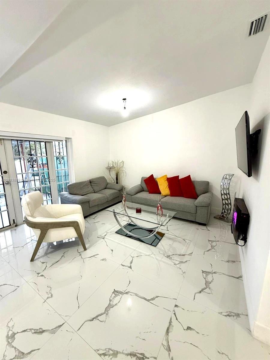 LAMBIANCE TOWNHOMES KENDA - Residential