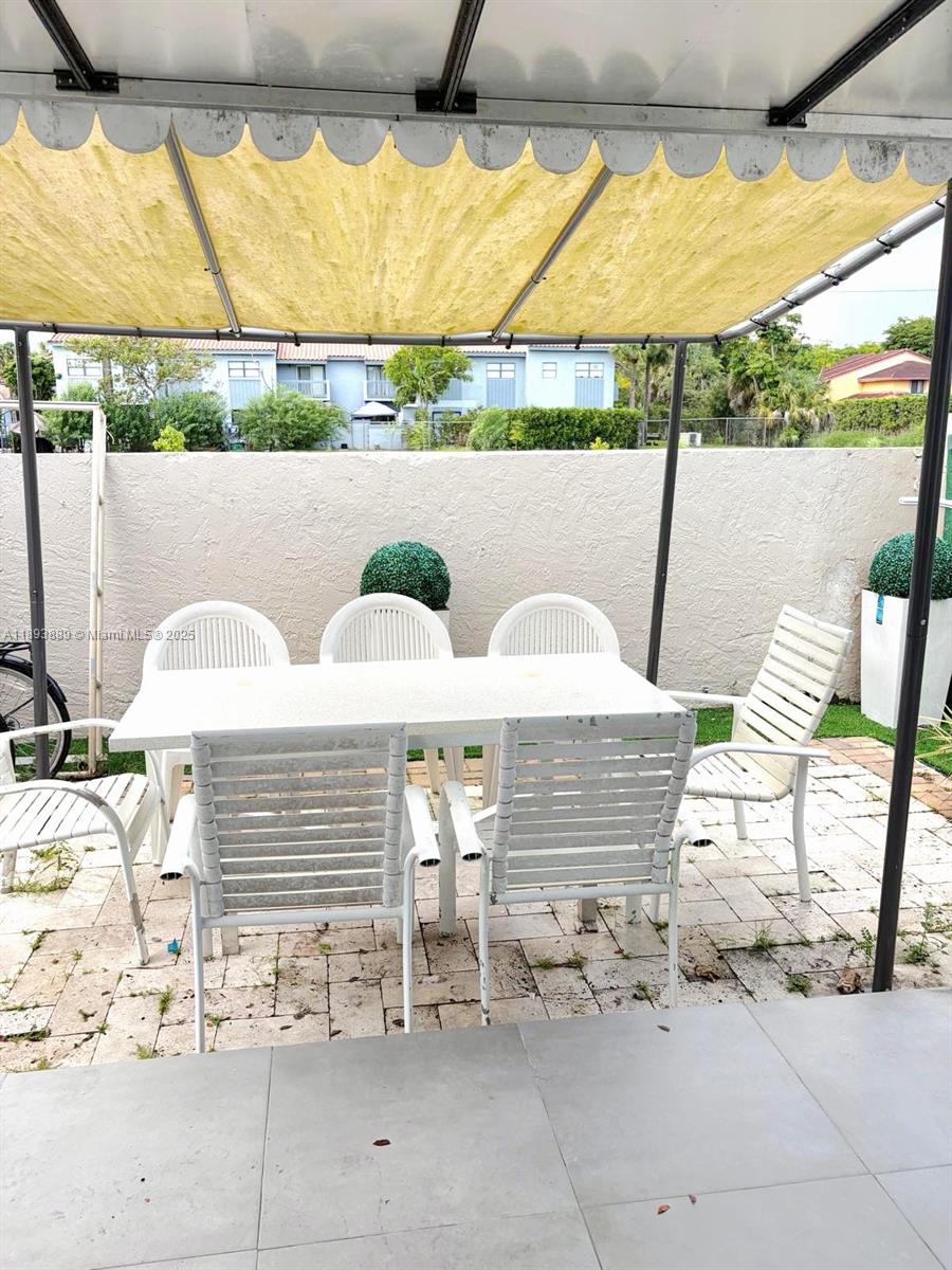 LAMBIANCE TOWNHOMES KENDA - Residential