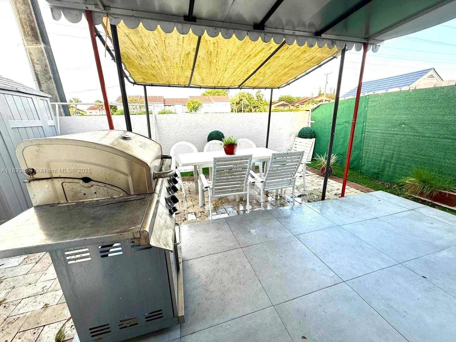 LAMBIANCE TOWNHOMES KENDA - Residential