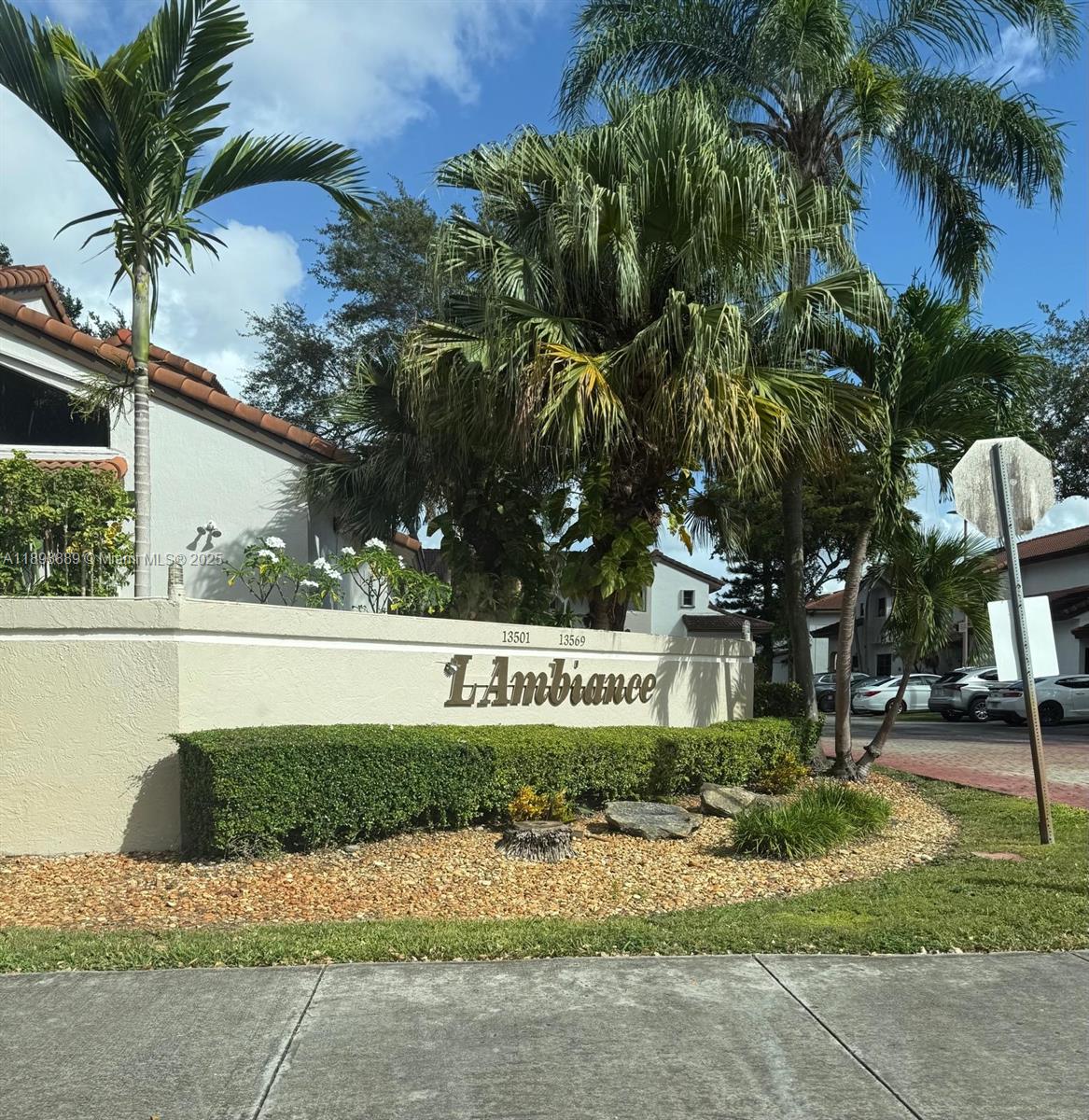 LAMBIANCE TOWNHOMES KENDA - Residential