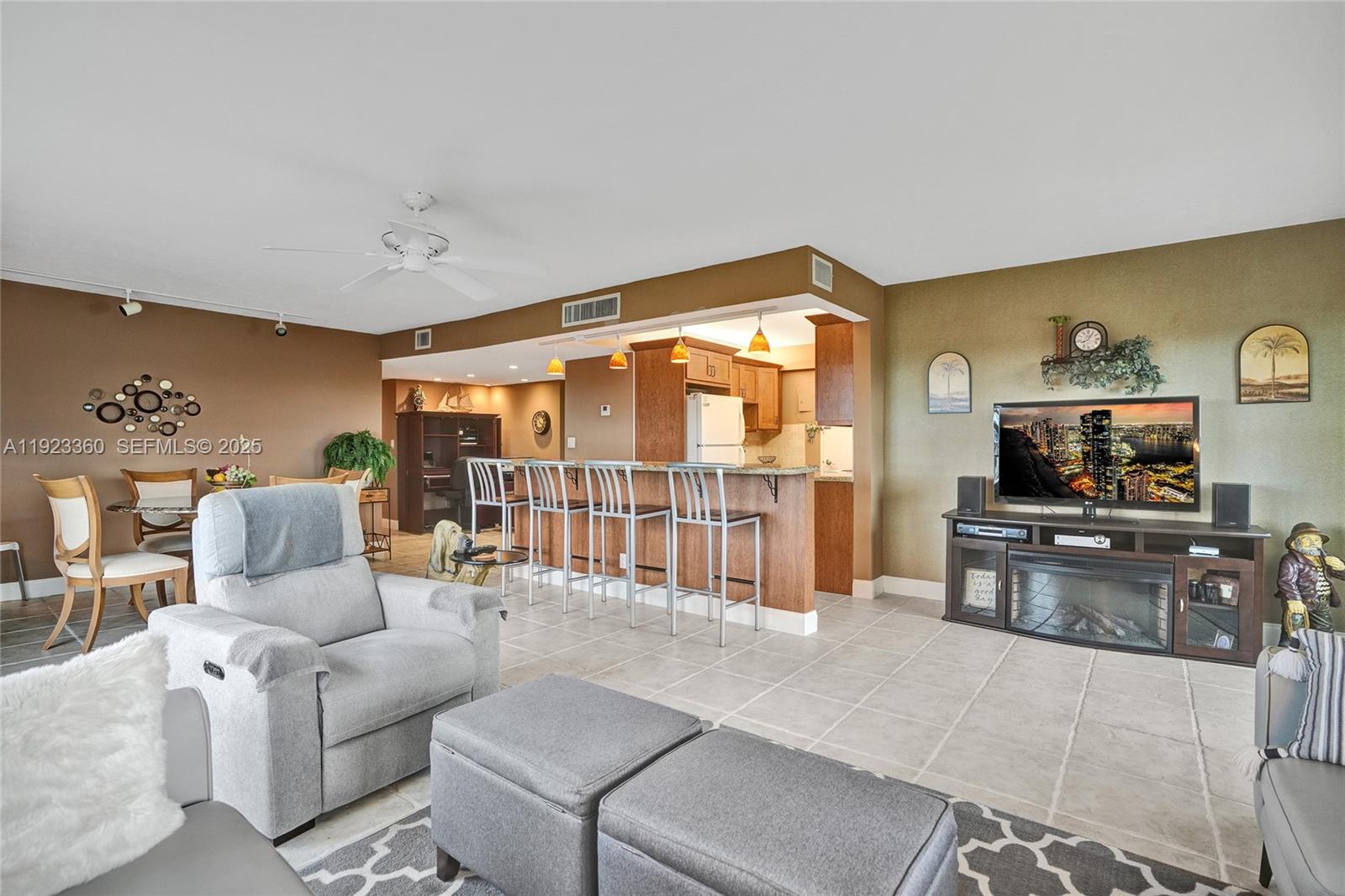 WARWICK CONDO - Residential