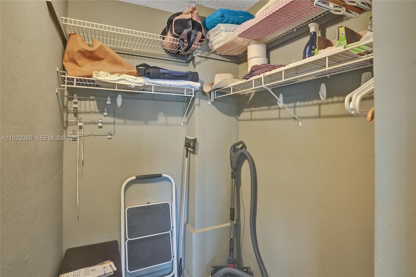 WARWICK CONDO - Residential