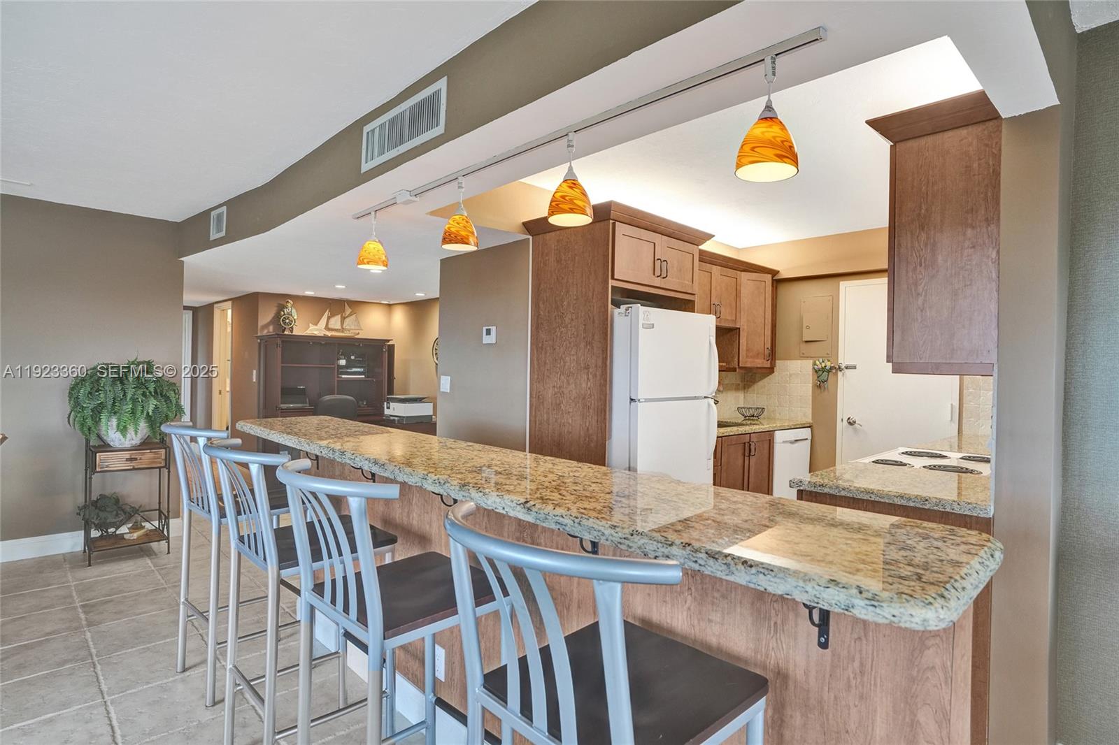 WARWICK CONDO - Residential