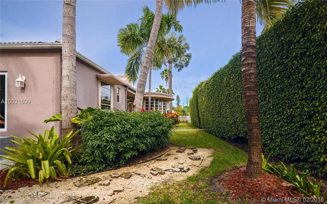 Mitchell Manor - Residential