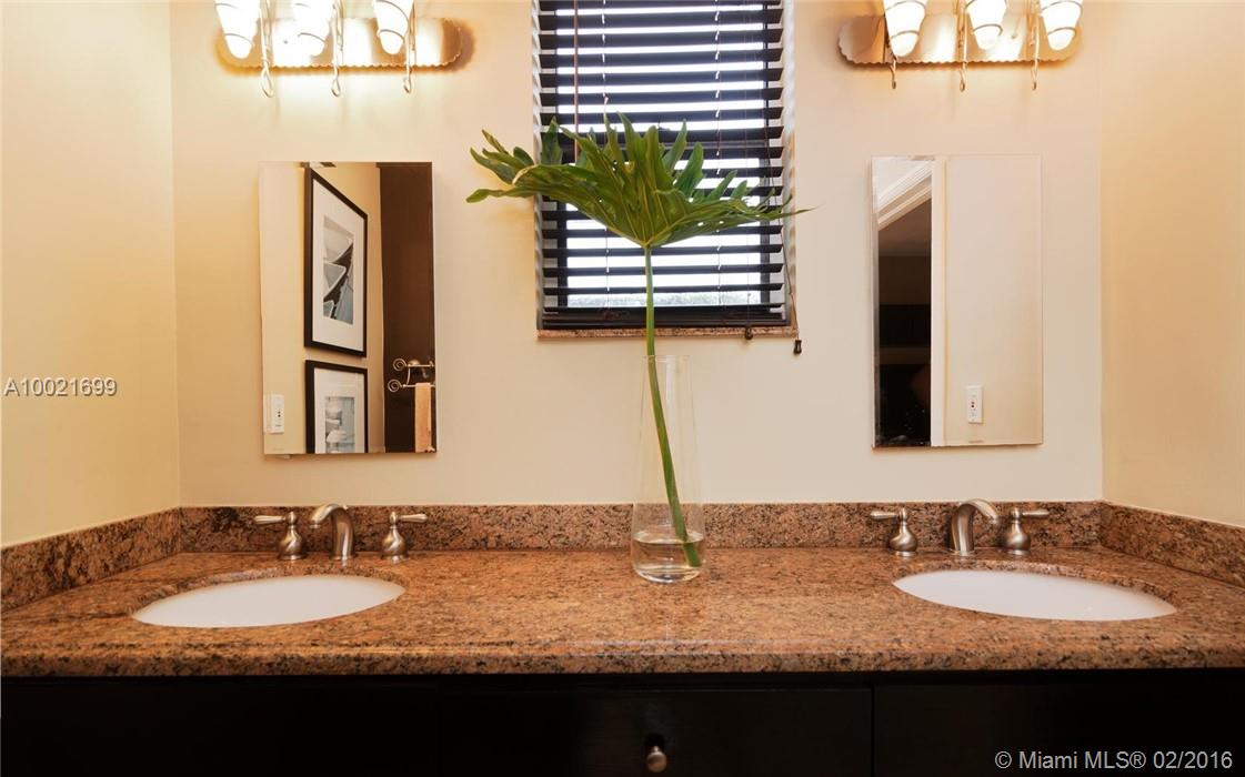 Mitchell Manor - Residential