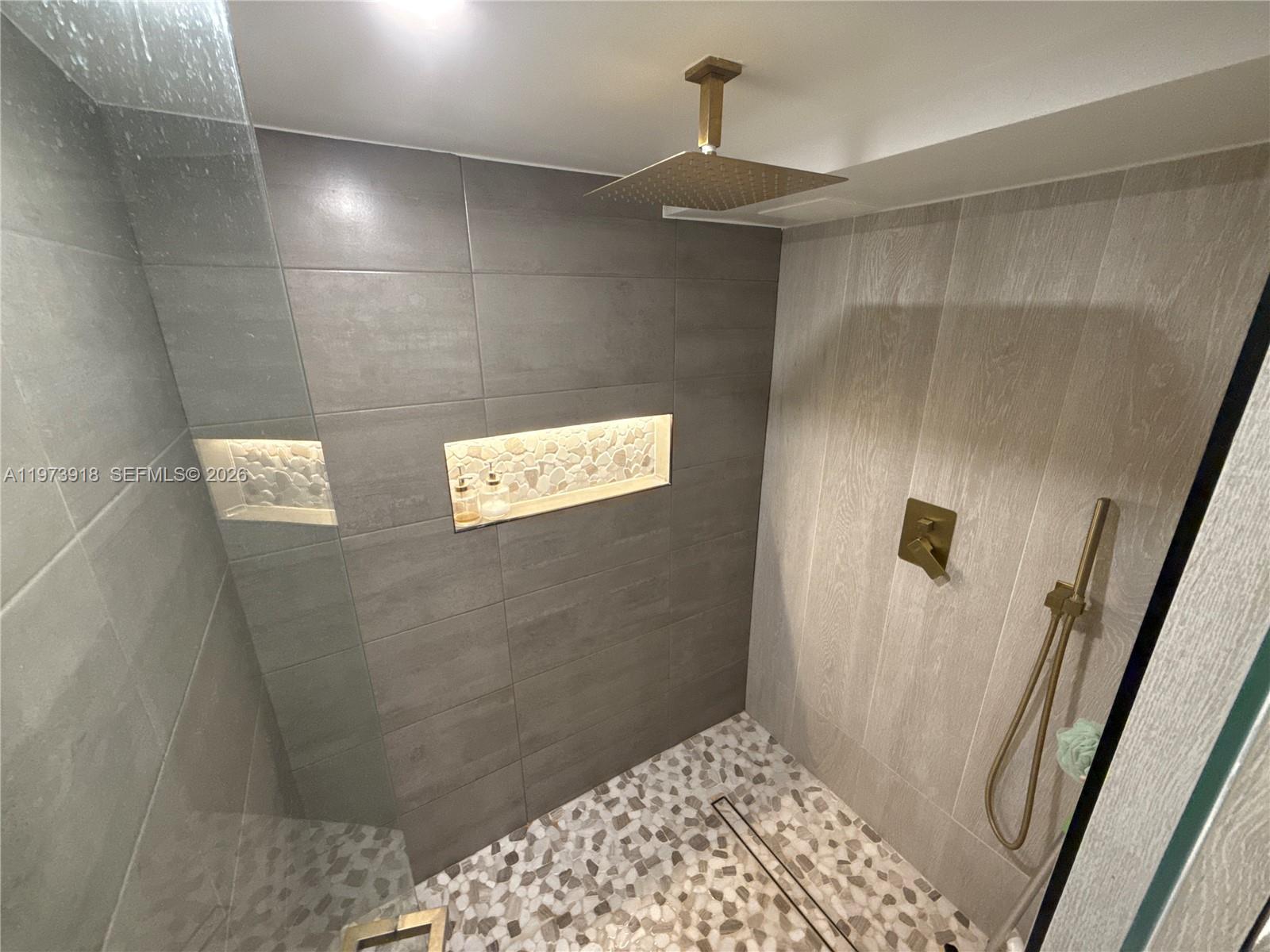 BRICKELL BAY CLUB CONDO - Residential