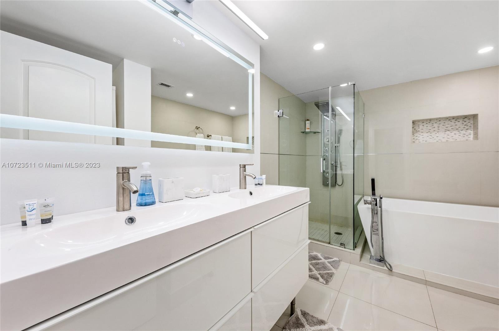 SIAN OCEAN RESIDENCES CON - Residential Lease