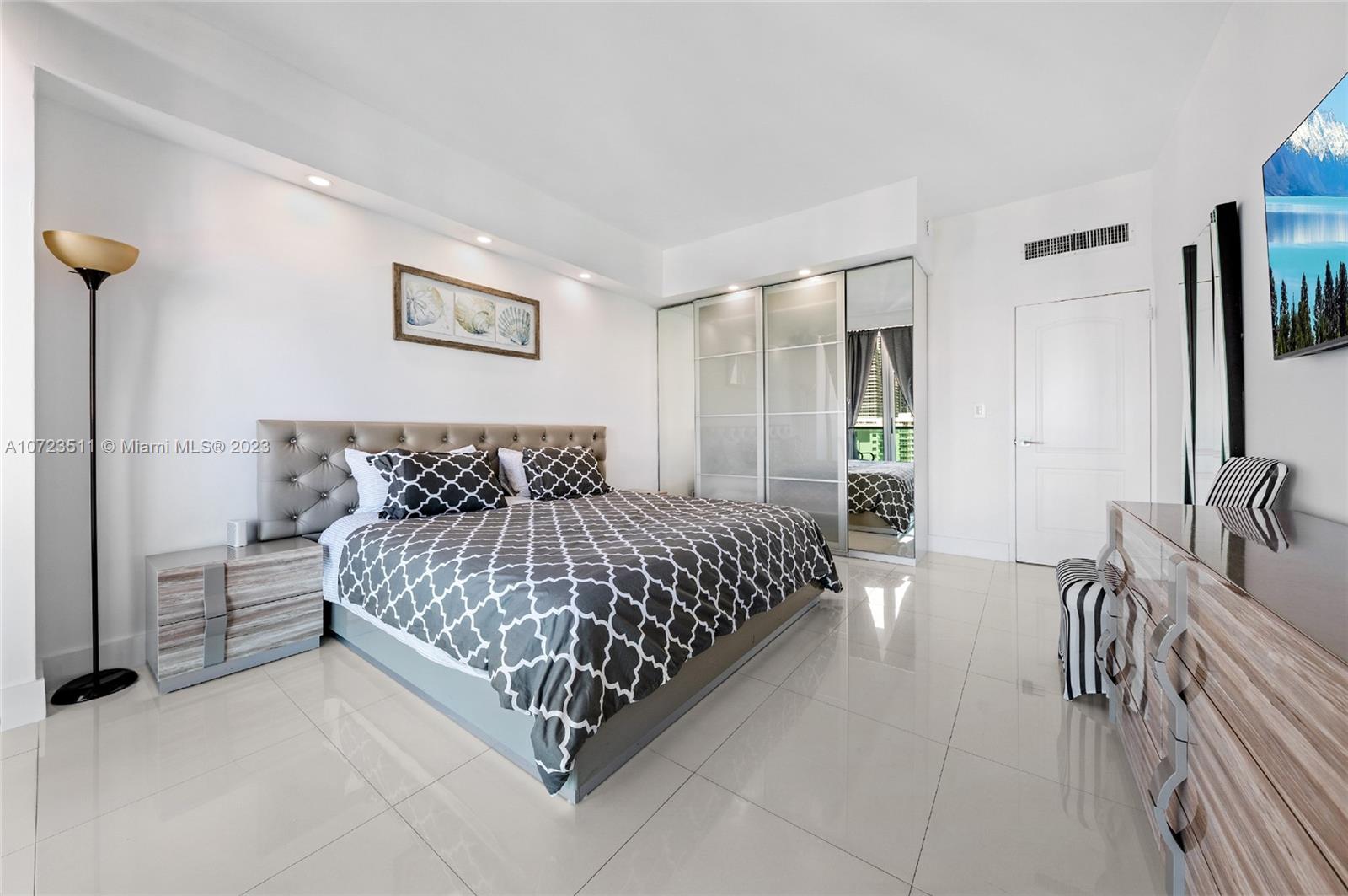 SIAN OCEAN RESIDENCES CON - Residential Lease