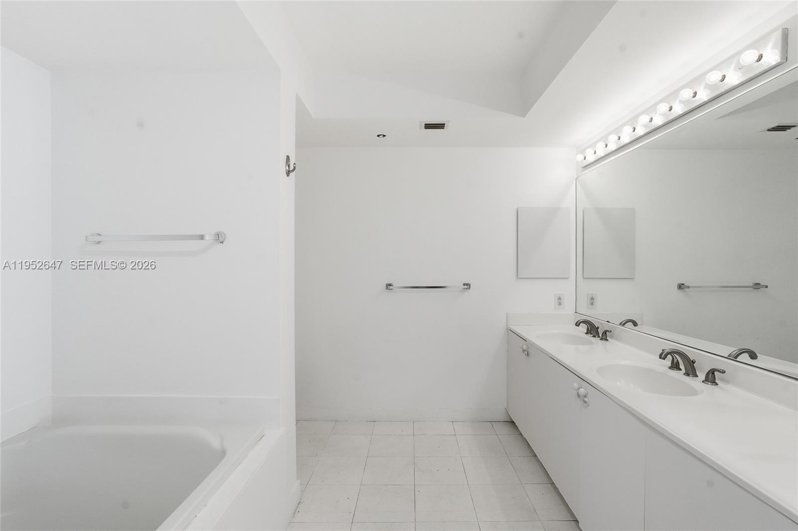 THE LANDMARK CONDO - Residential