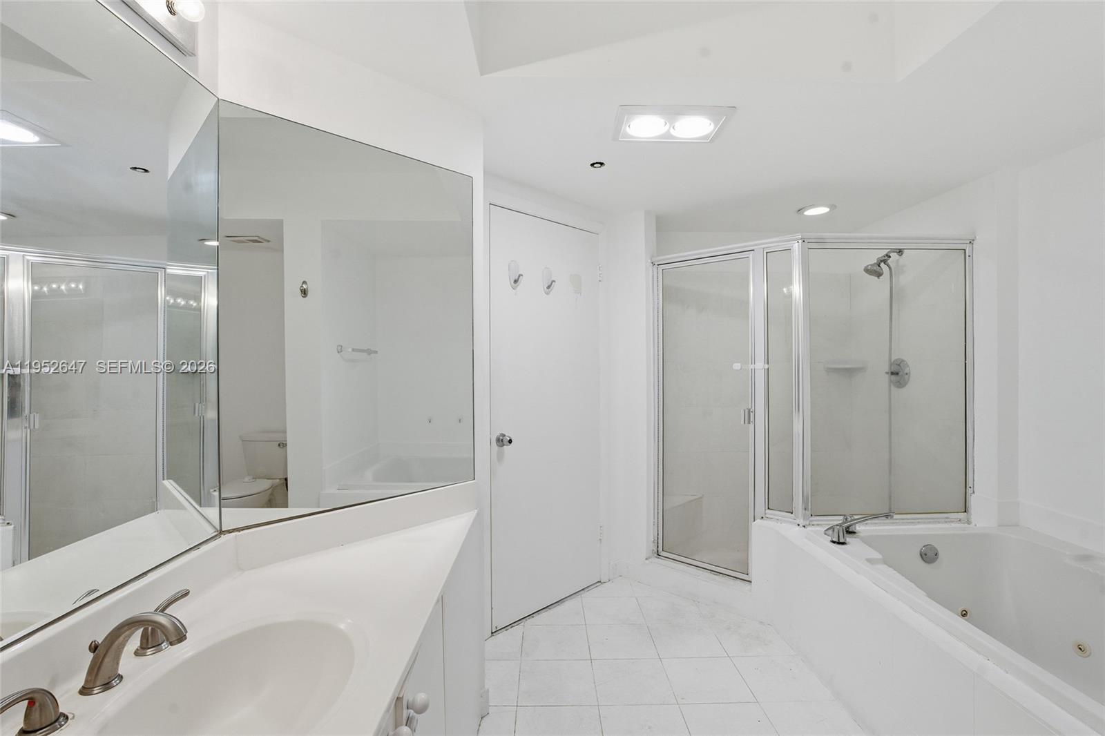 THE LANDMARK CONDO - Residential