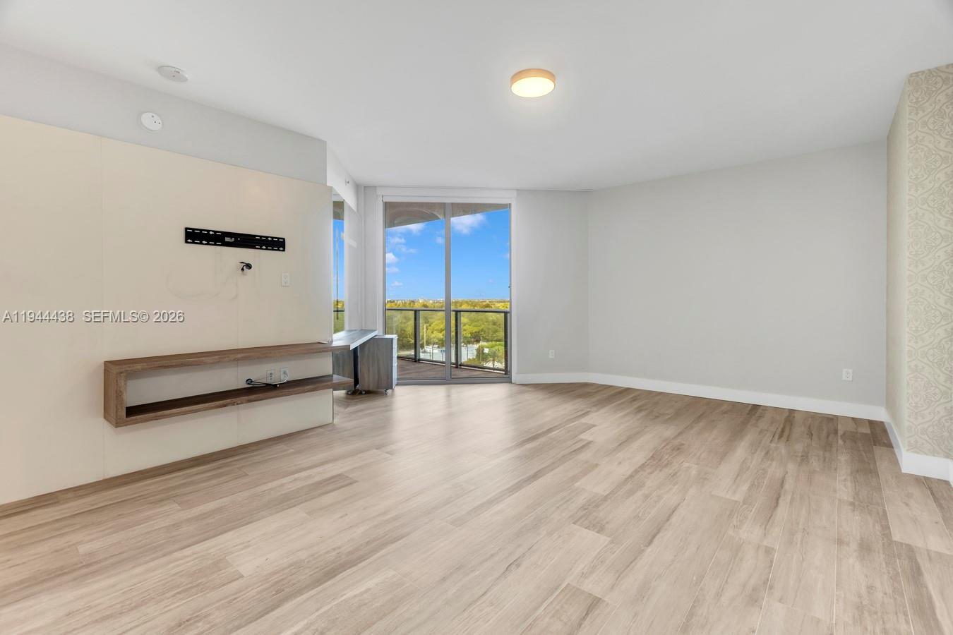 MARINA PALMS RESIDENCES - Residential