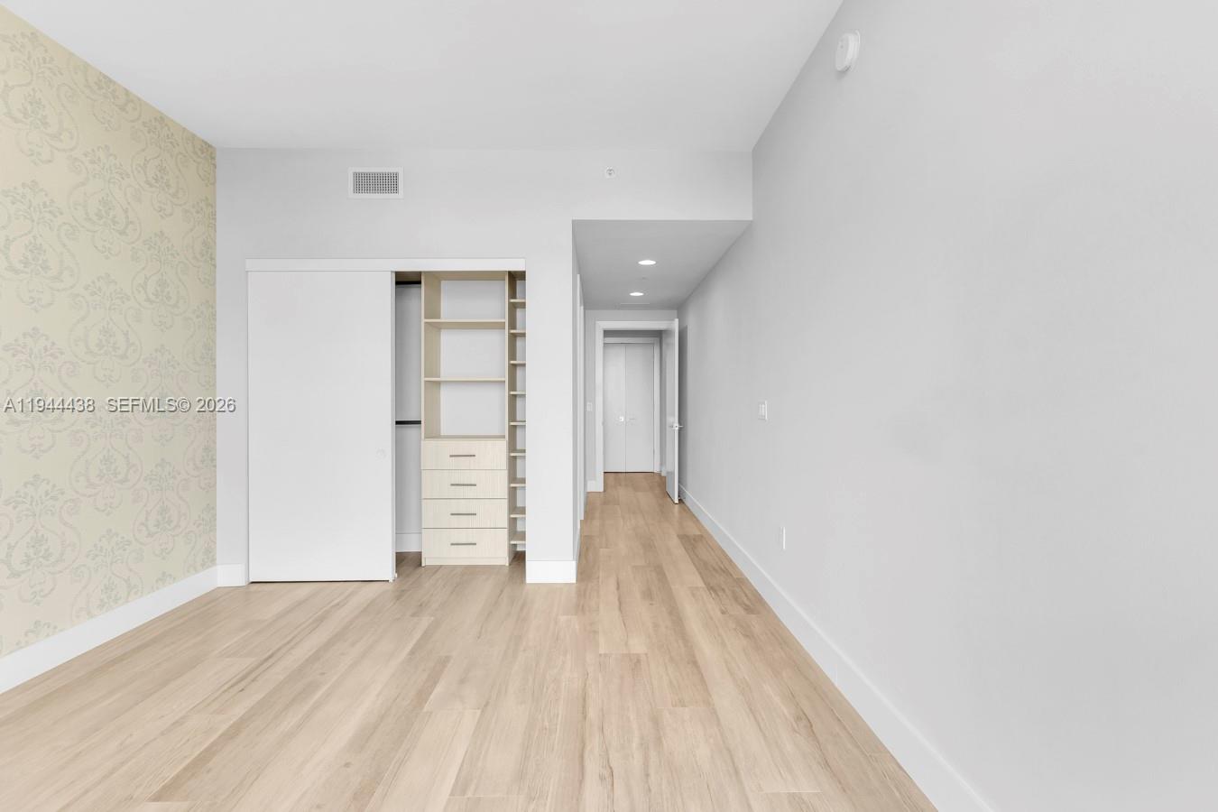 MARINA PALMS RESIDENCES - Residential