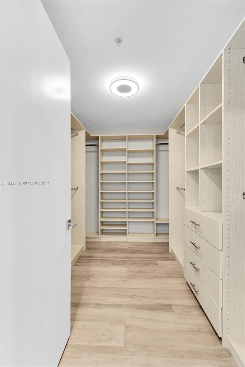 MARINA PALMS RESIDENCES - Residential