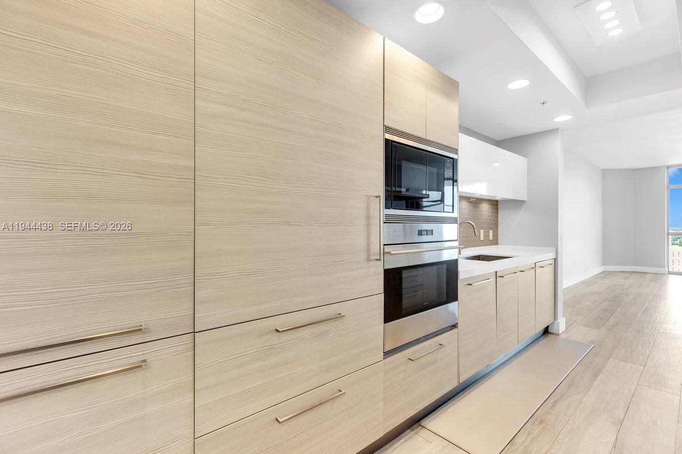 MARINA PALMS RESIDENCES - Residential