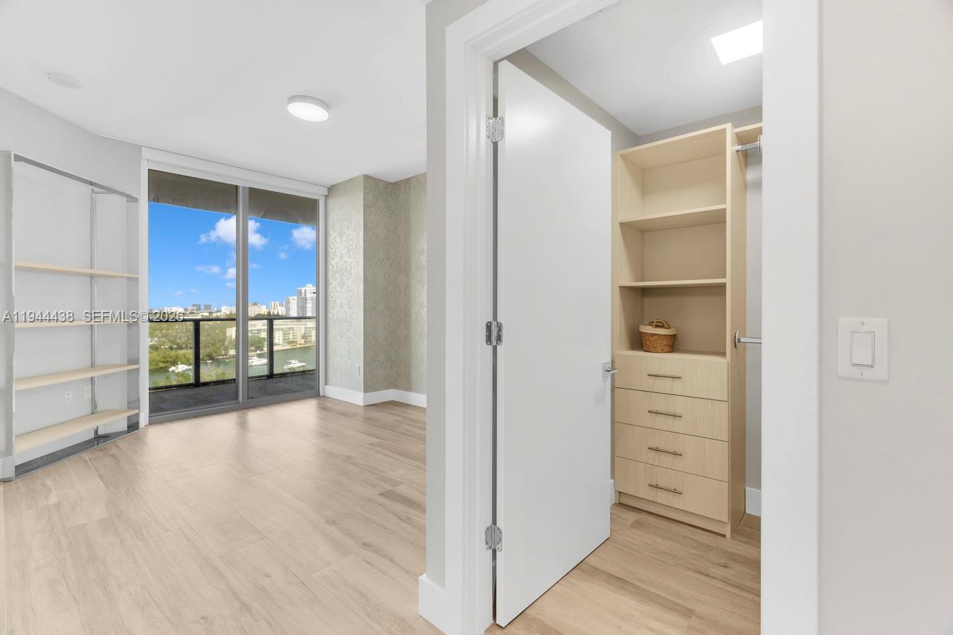 MARINA PALMS RESIDENCES - Residential