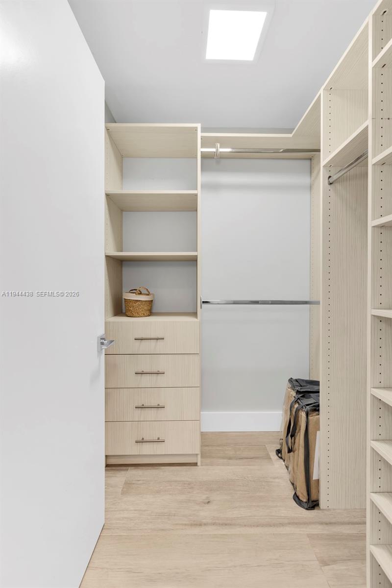 MARINA PALMS RESIDENCES - Residential