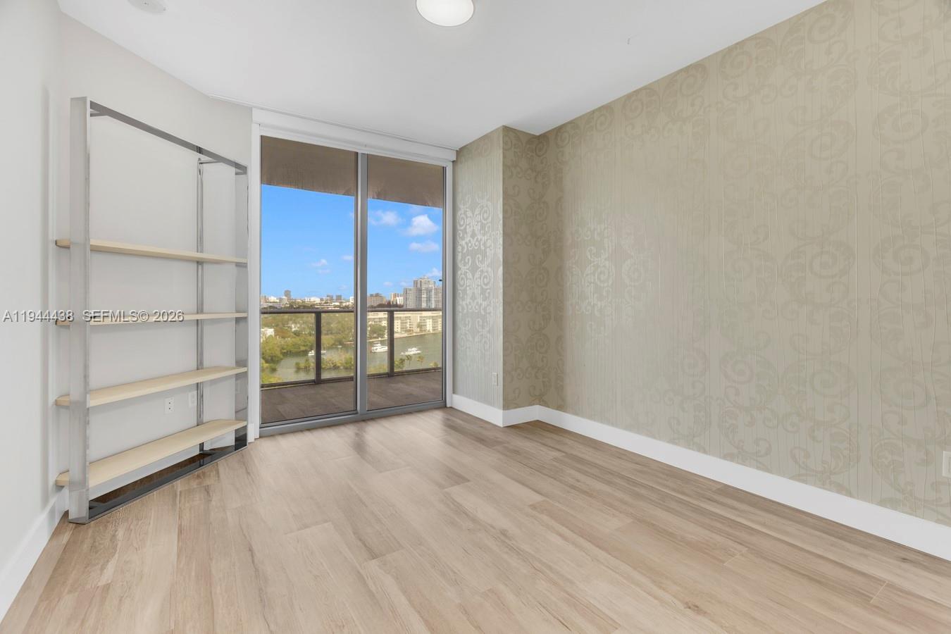 MARINA PALMS RESIDENCES - Residential