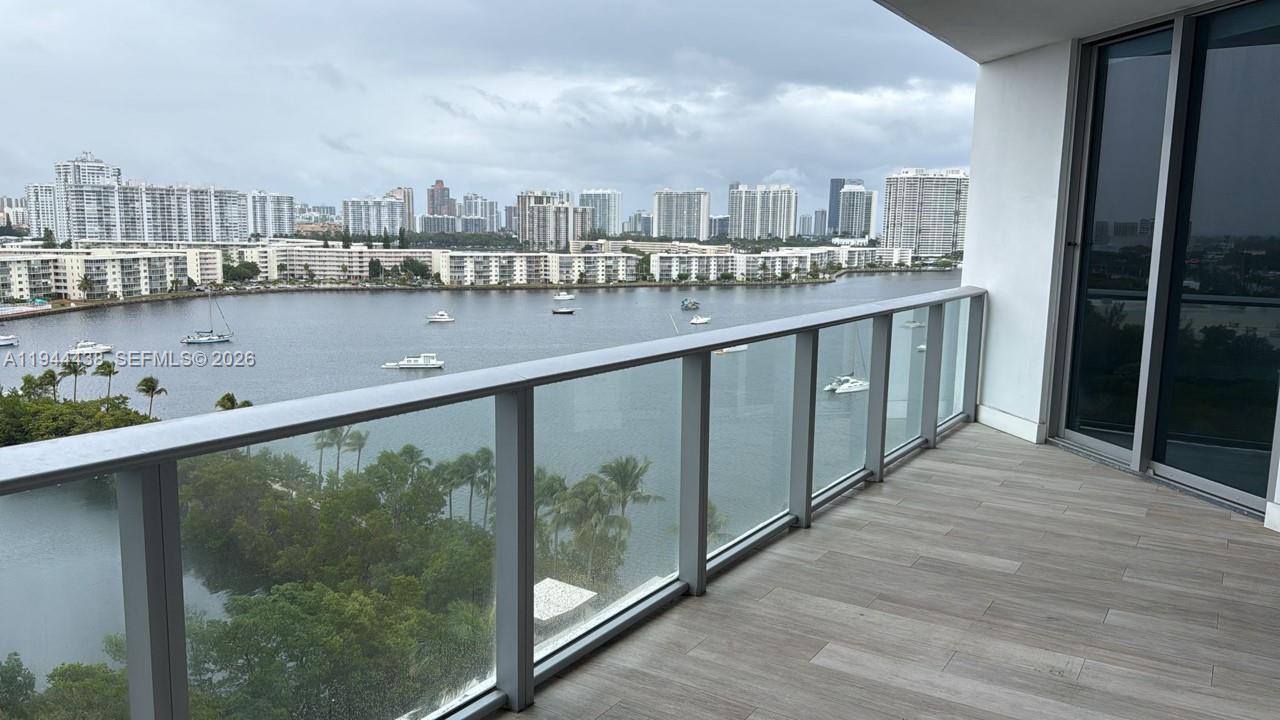 MARINA PALMS RESIDENCES - Residential